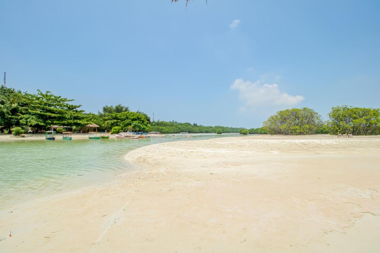Guerilla Dive Lodge Pulau Pari Jacarta Exterior foto