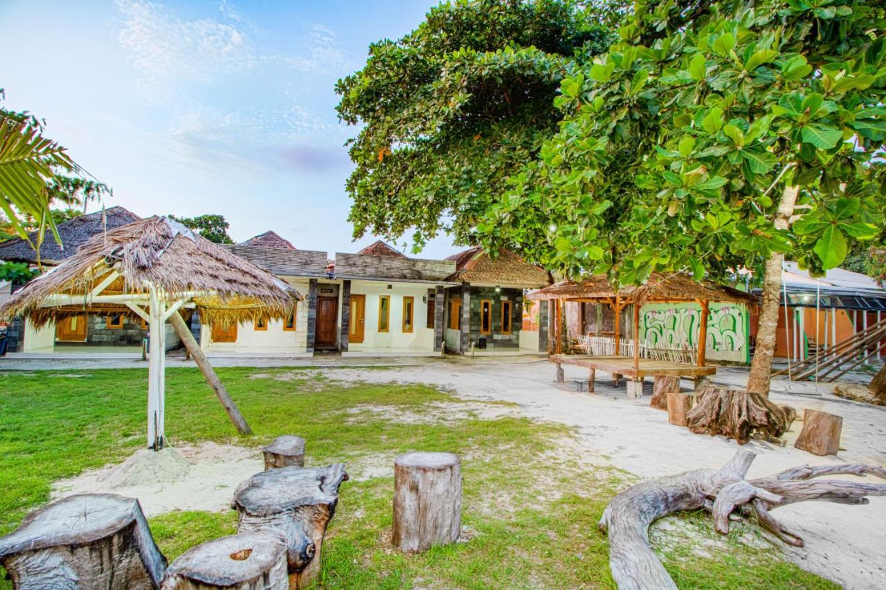 Guerilla Dive Lodge Pulau Pari Jacarta Exterior foto