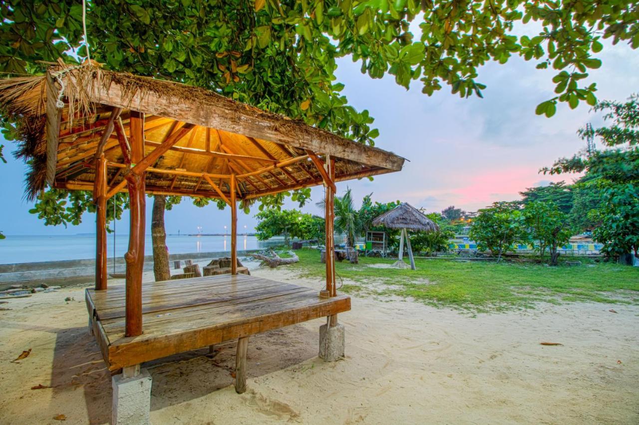 Guerilla Dive Lodge Pulau Pari Jacarta Exterior foto